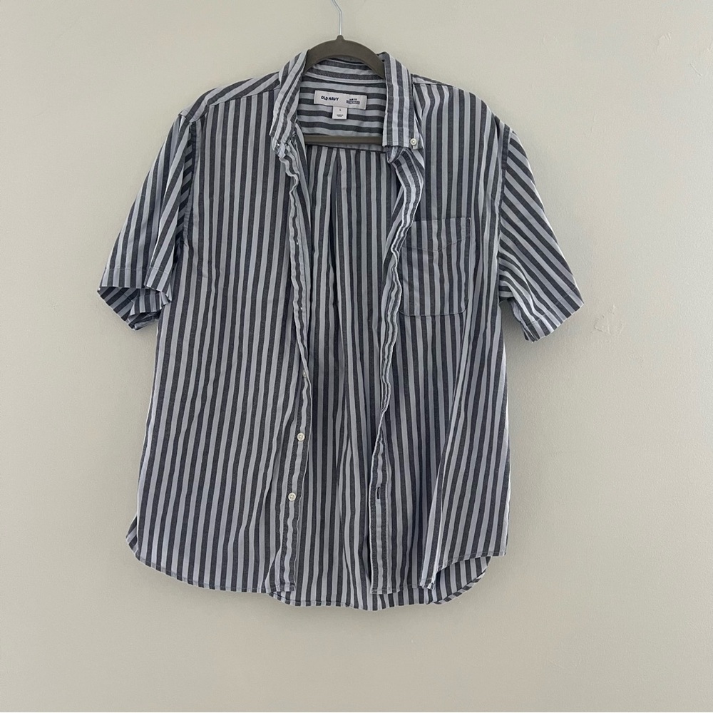 Old Navy Men's Blue and White Striped Button Down Shirt